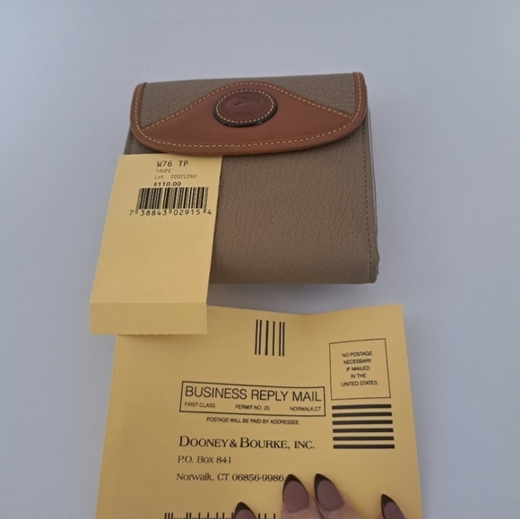 Dooney& Bourke Trifold All Weather Leather Wallet Taupe British Tan NWT - Picture 3 of 10